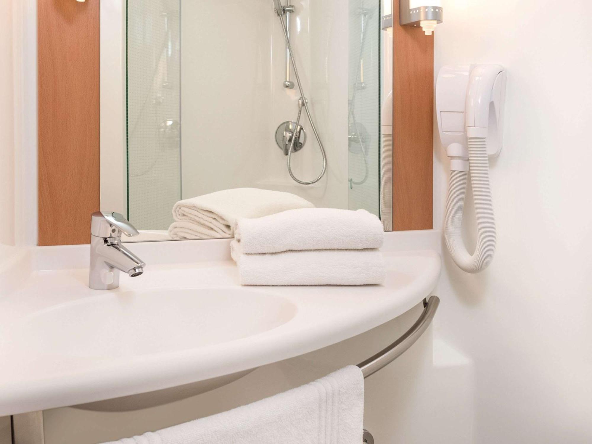 Ibis Vitre Centre Hotel Bagian luar foto